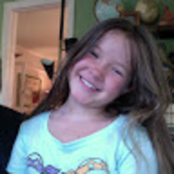 Meet your Posher, Ava - Picture 1 of 1